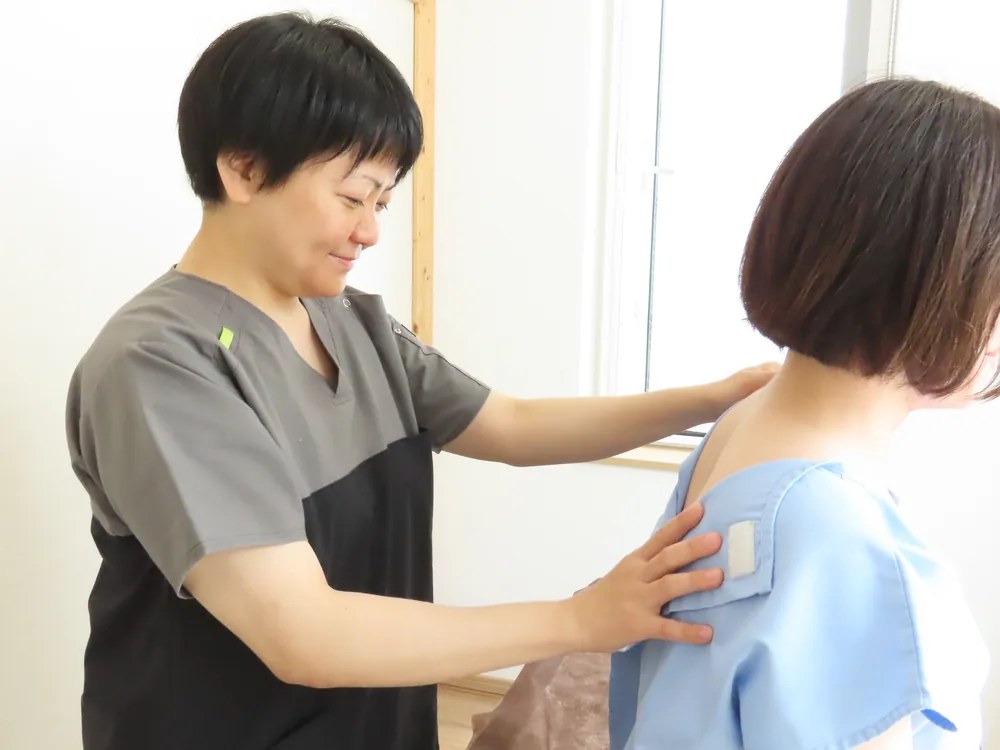 体の状態を確認している様子